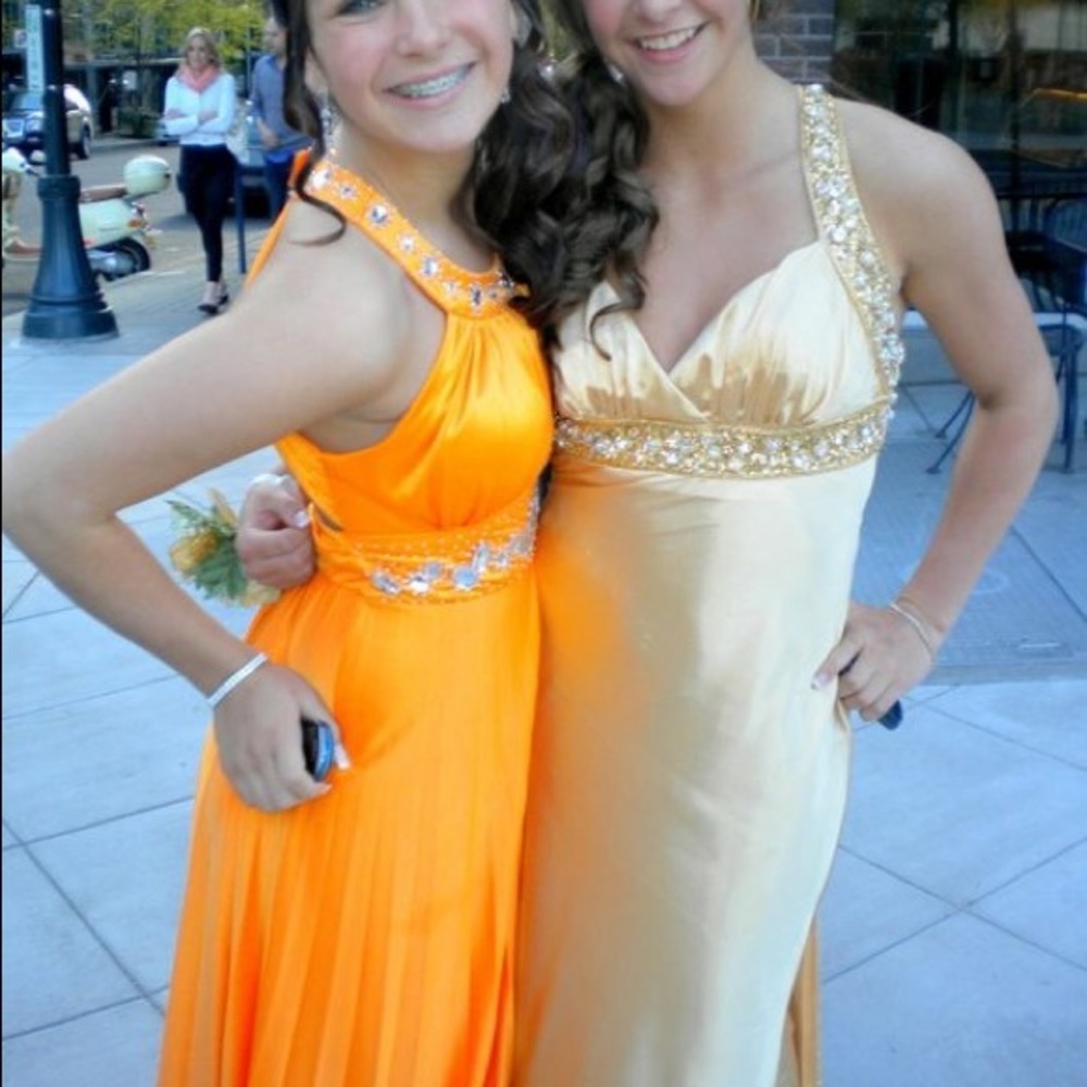 PROM DRESS - Picture 2 of 3